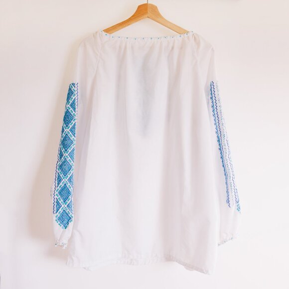 embroidery Ukrainian top - Picture 2 of 3